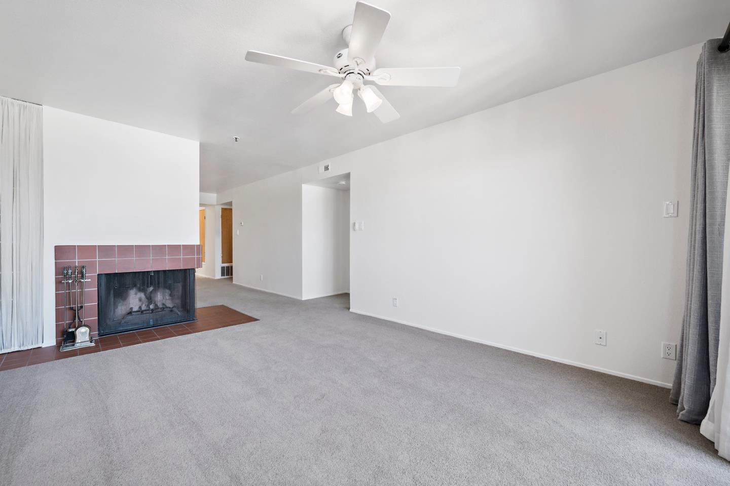 1 Laurel ST 202
