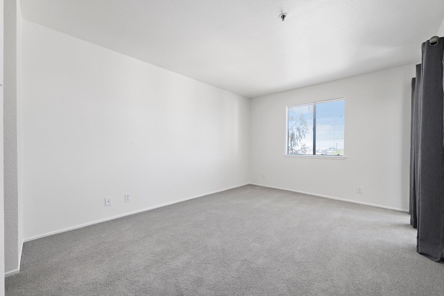 1 Laurel ST 202