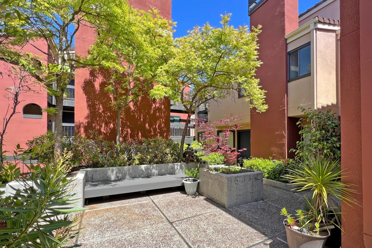 1 Laurel ST 202