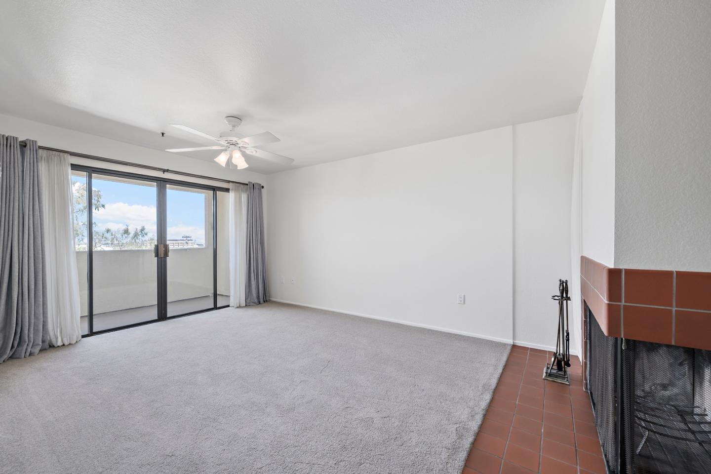 1 Laurel ST 202