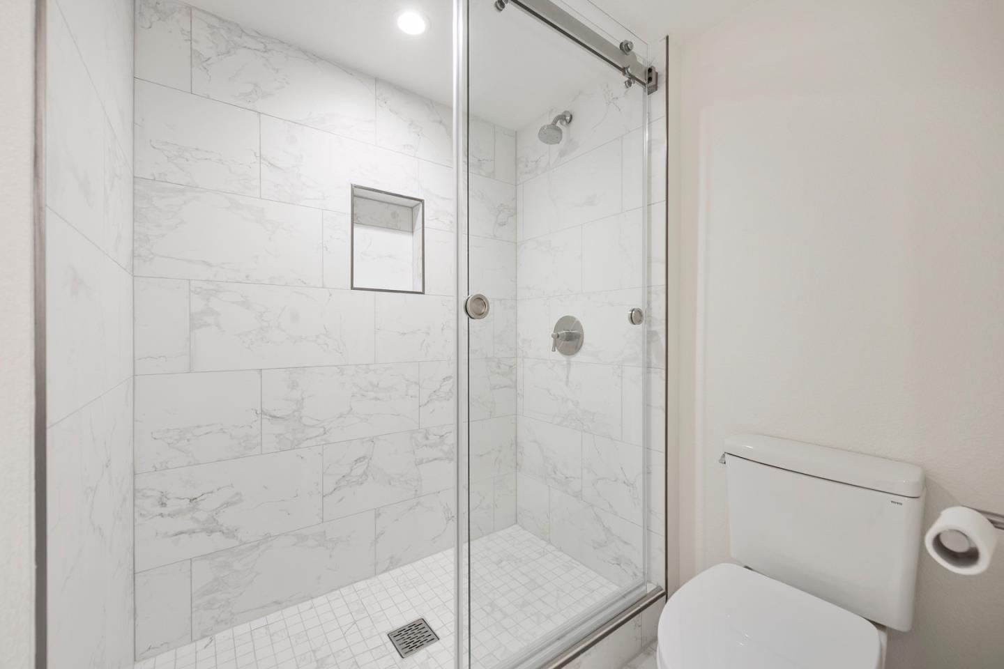1 Laurel ST 202