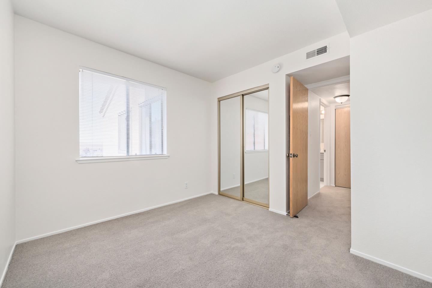 1 Laurel ST 202