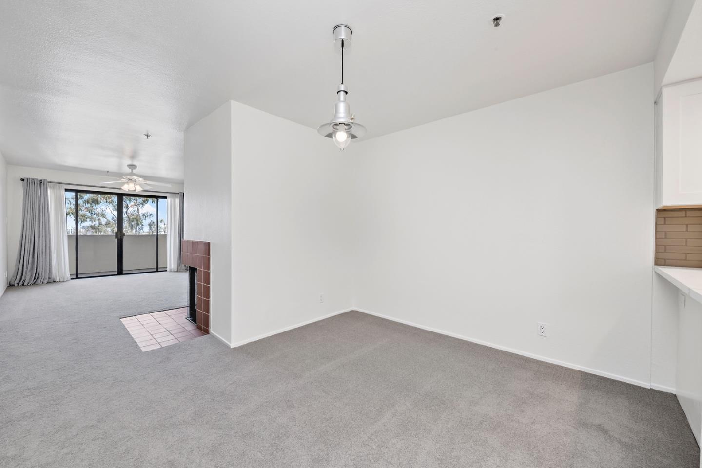1 Laurel ST 202