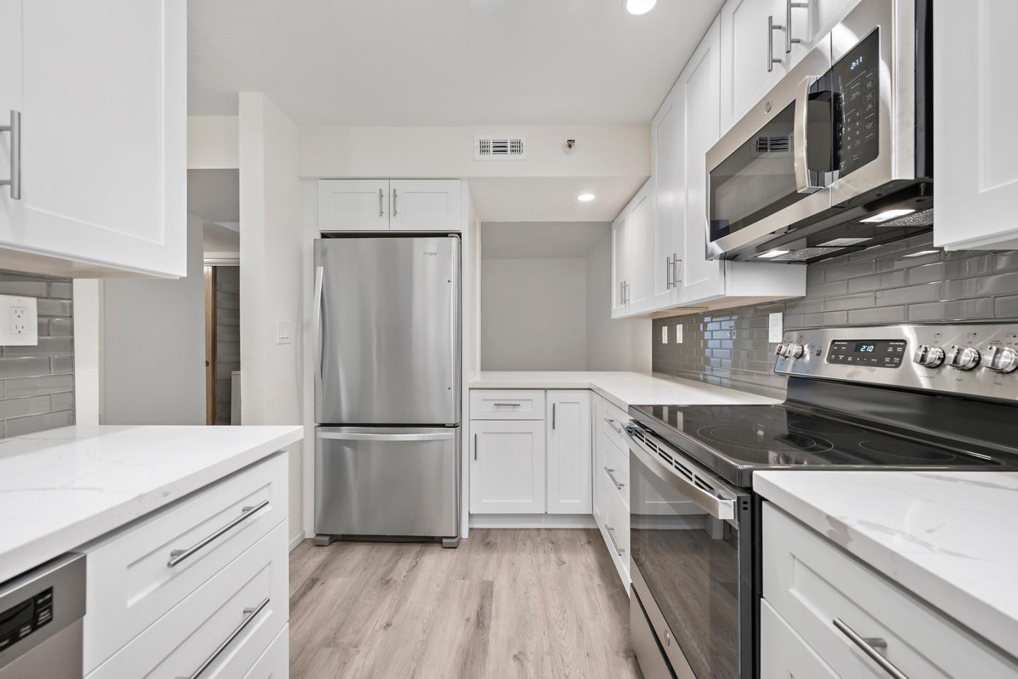 1 Laurel ST 202