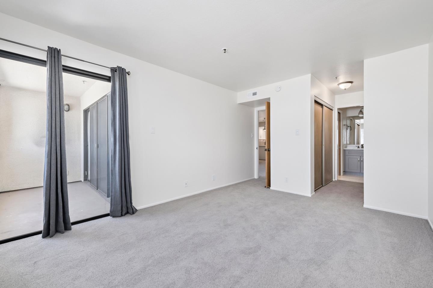 1 Laurel ST 202