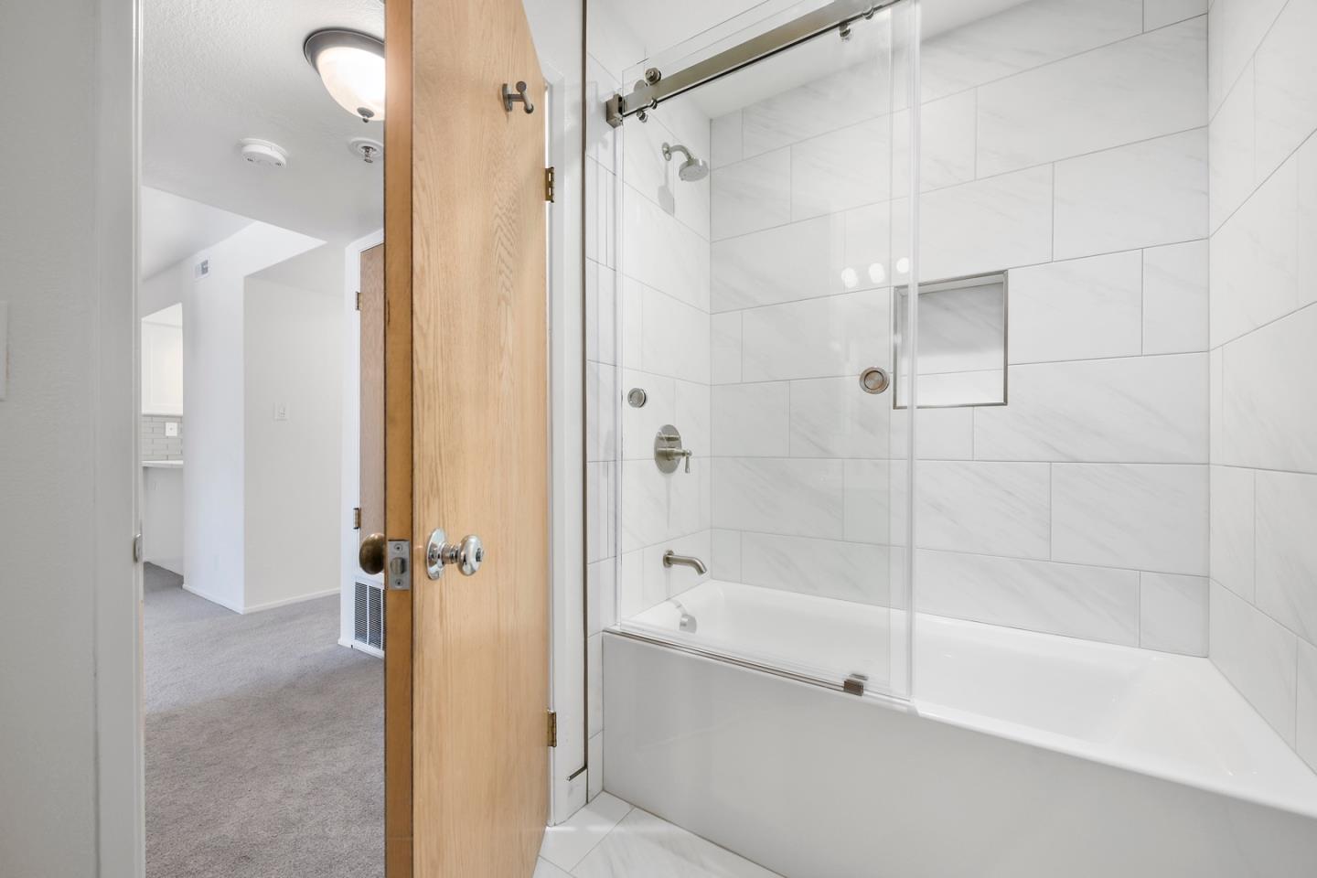 1 Laurel ST 202