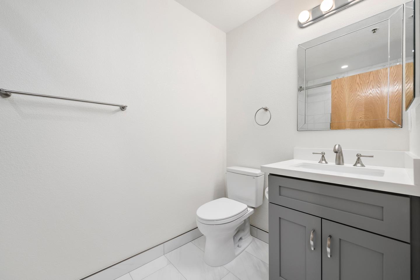 1 Laurel ST 202
