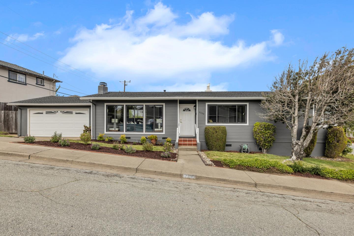 2200 Charleston AVE