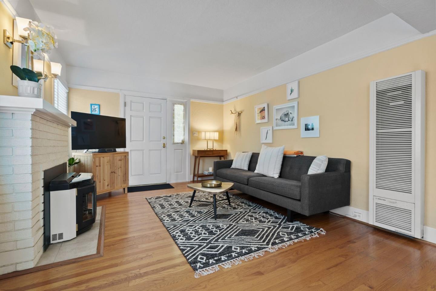 75 Grand ST