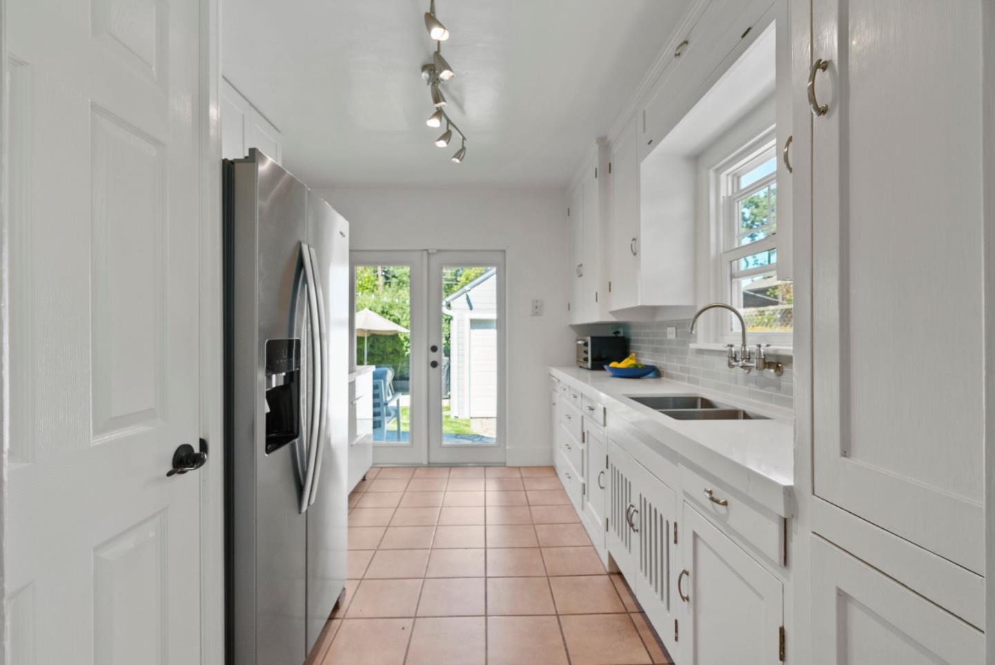 75 Grand ST