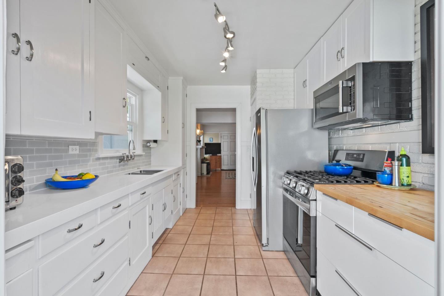 75 Grand ST