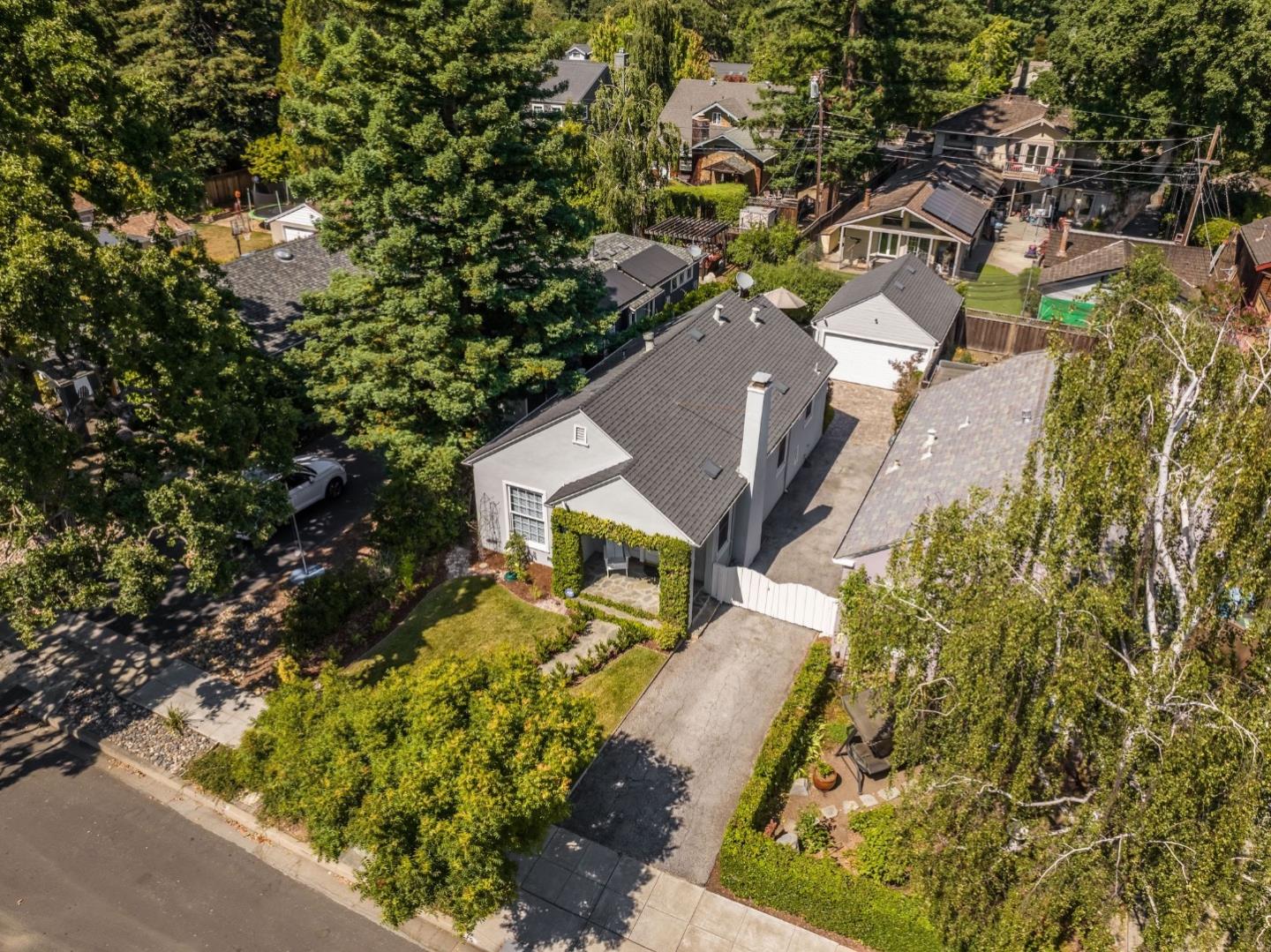 75 Grand ST