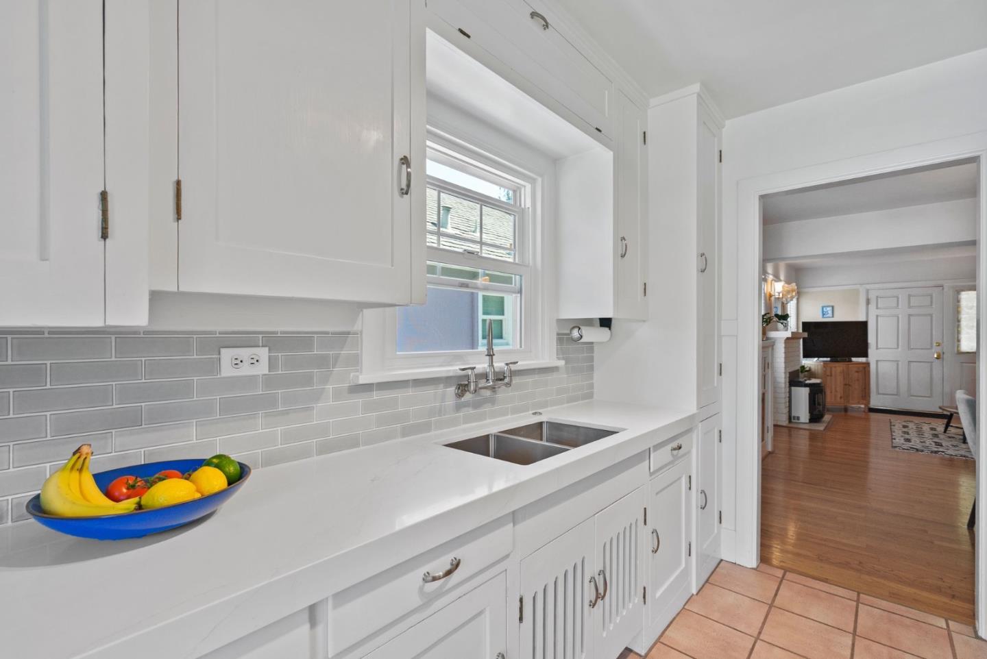 75 Grand ST