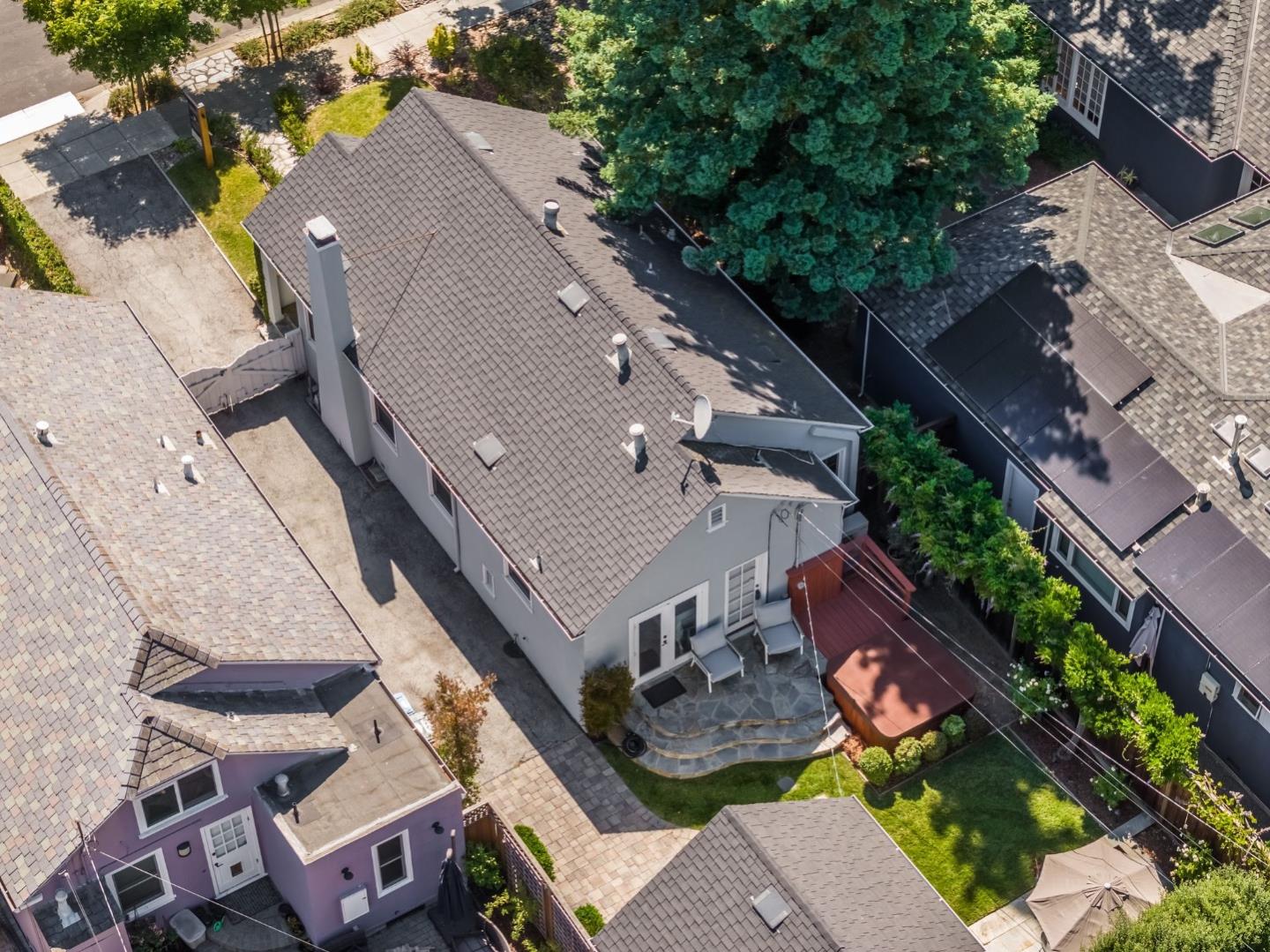 75 Grand ST