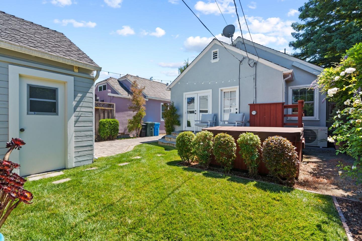 75 Grand ST