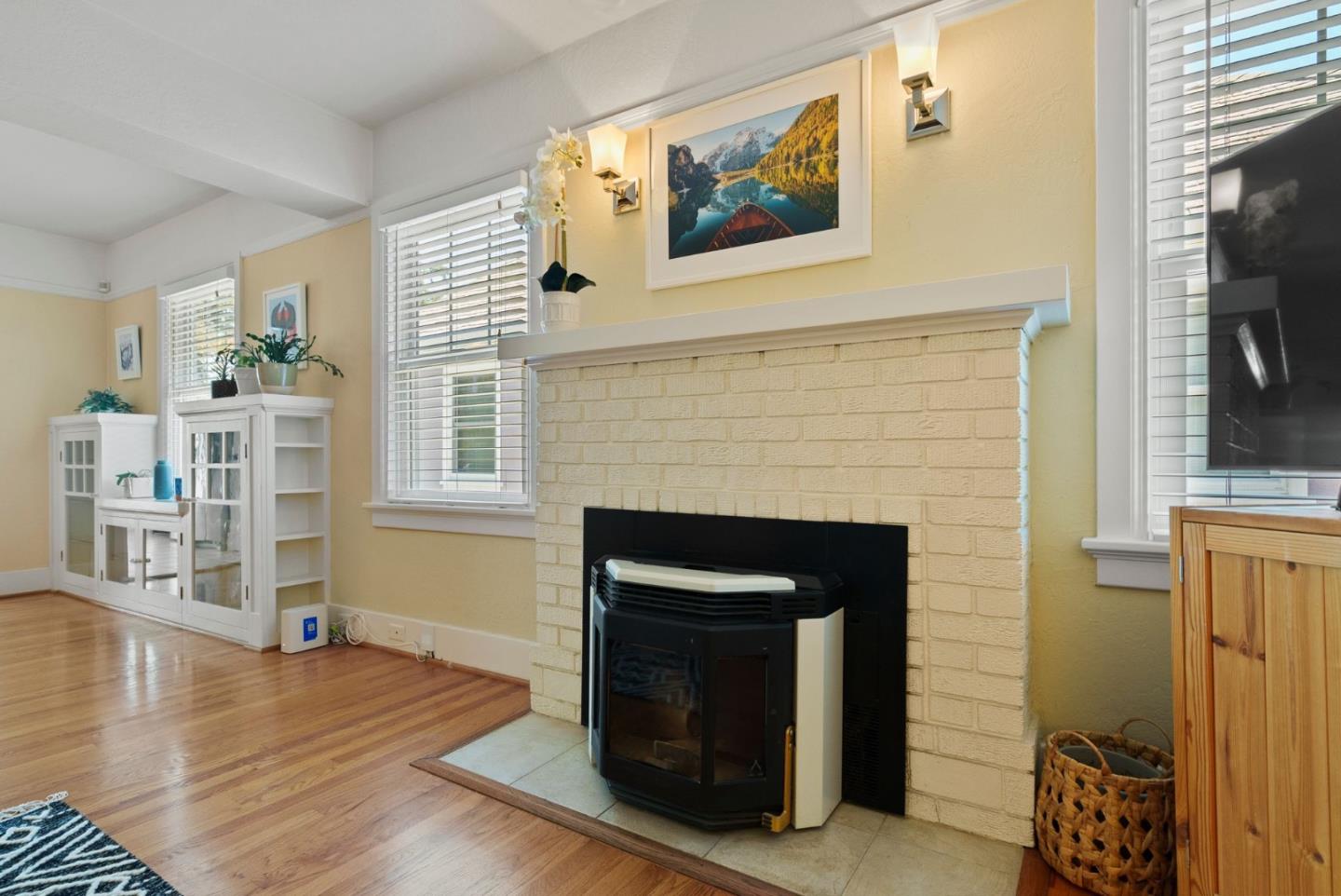75 Grand ST