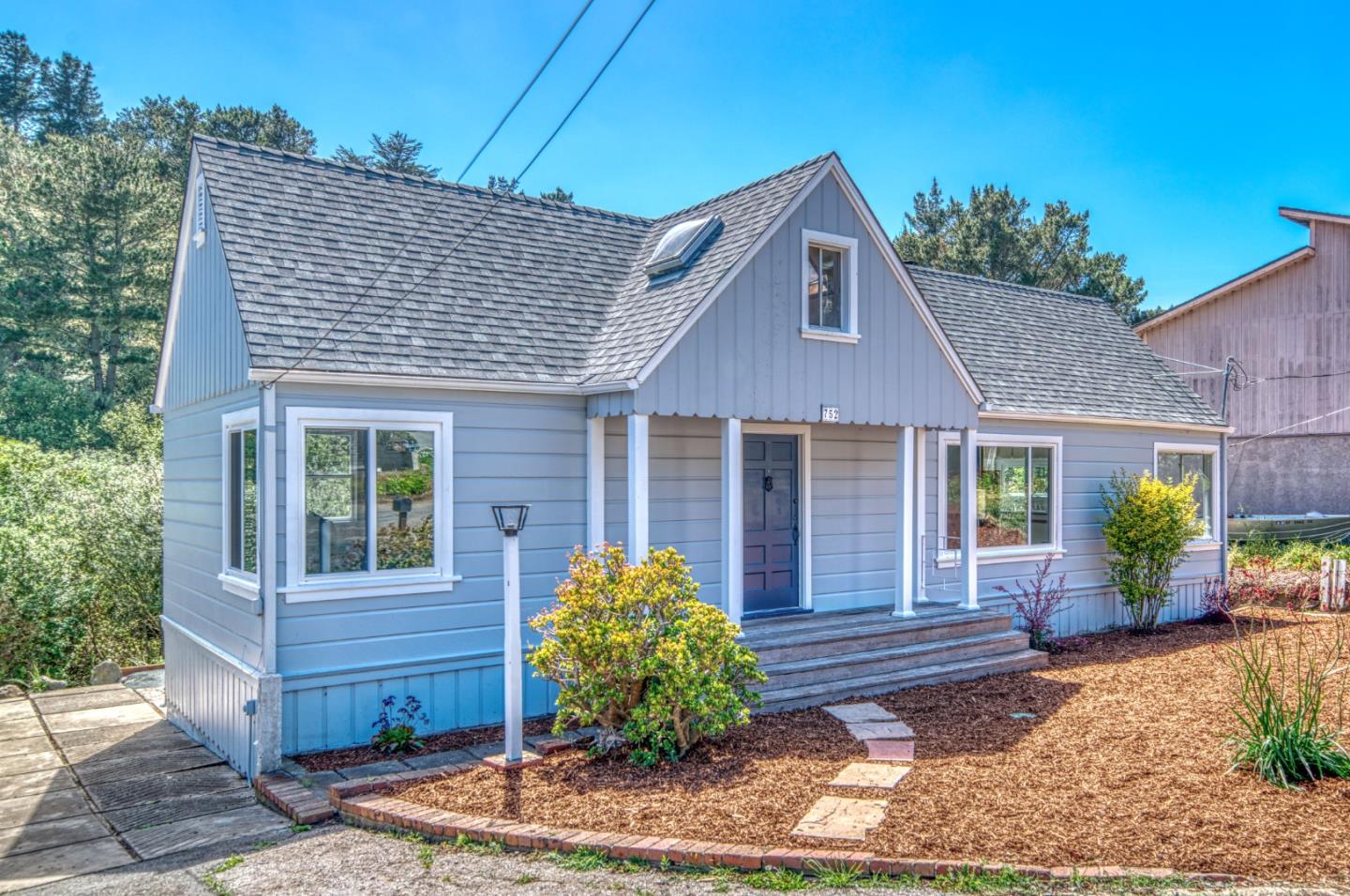752 Rockaway Beach AVE