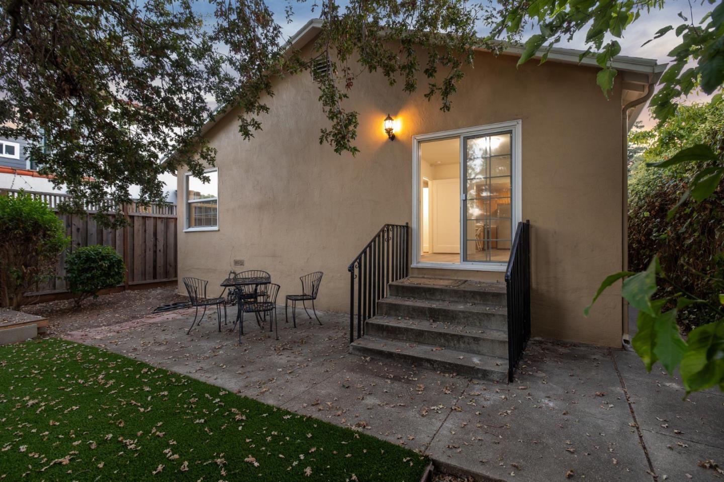 1117 Cedar ST