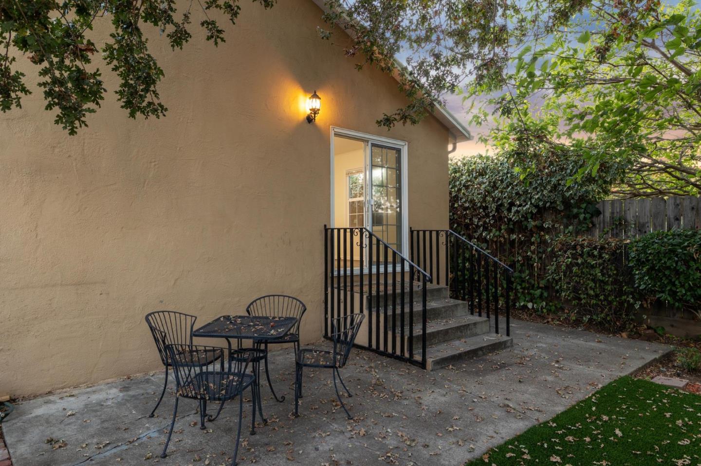 1117 Cedar ST