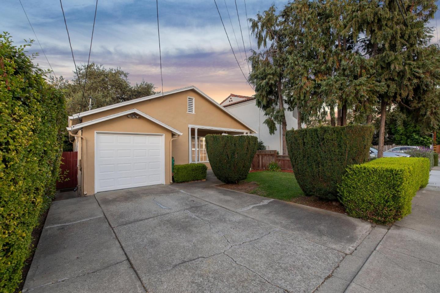 1117 Cedar ST