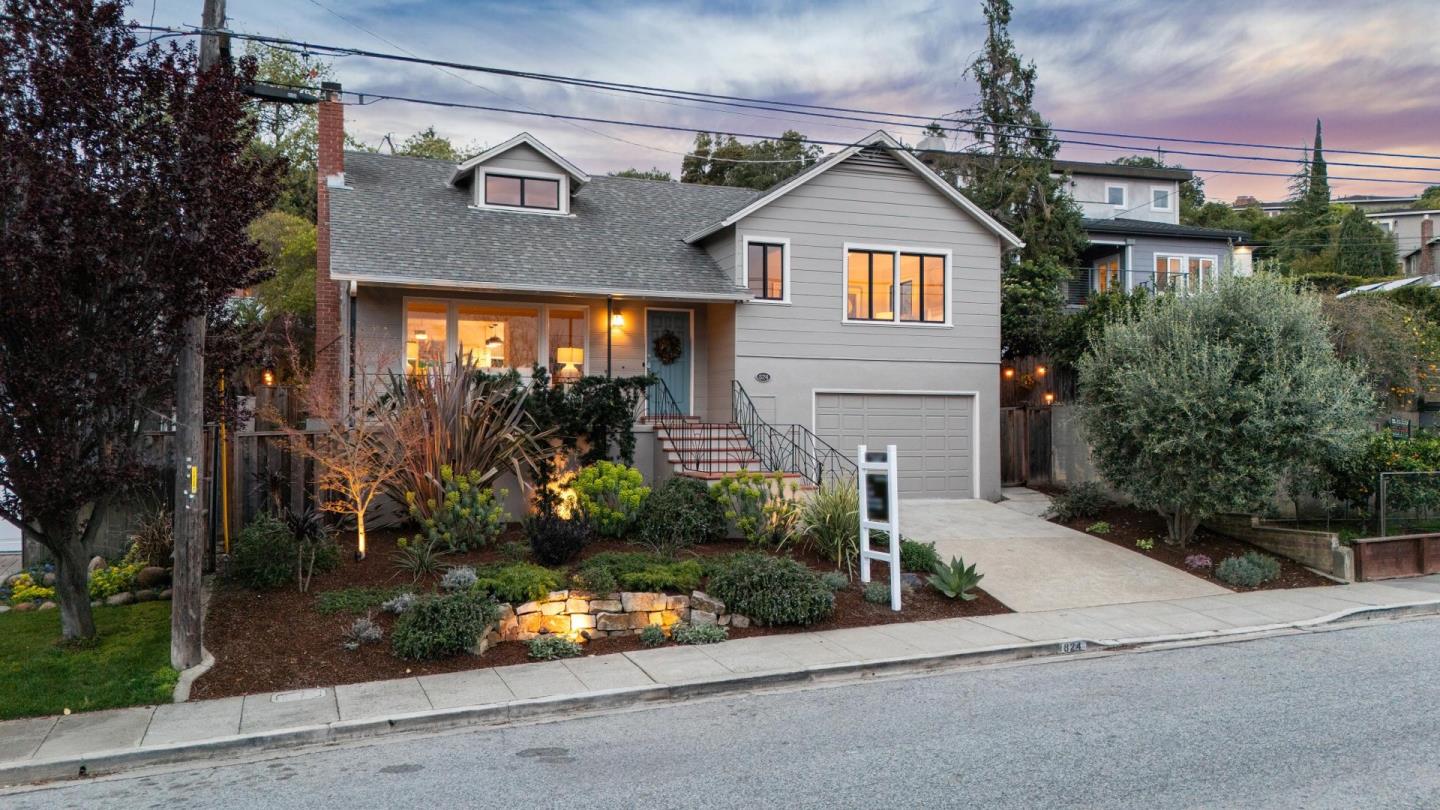 824 Orange AVE