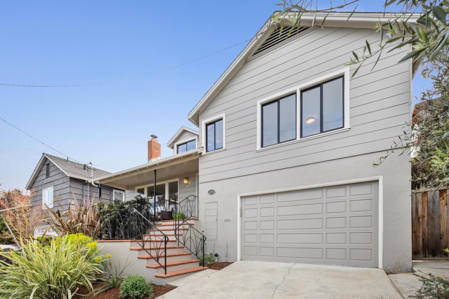 824 Orange AVE