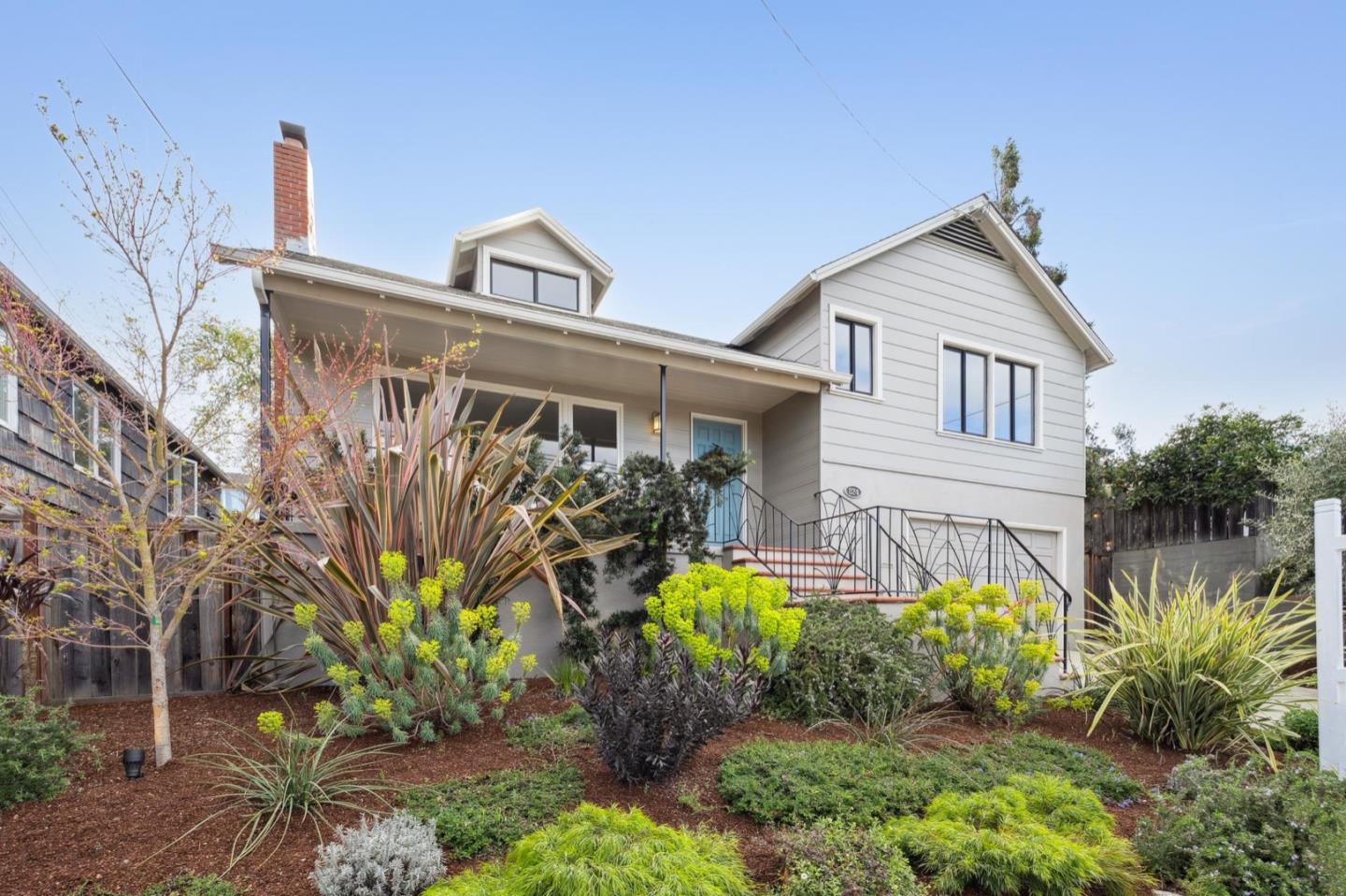 824 Orange AVE