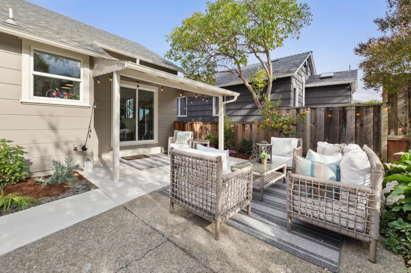 824 Orange AVE