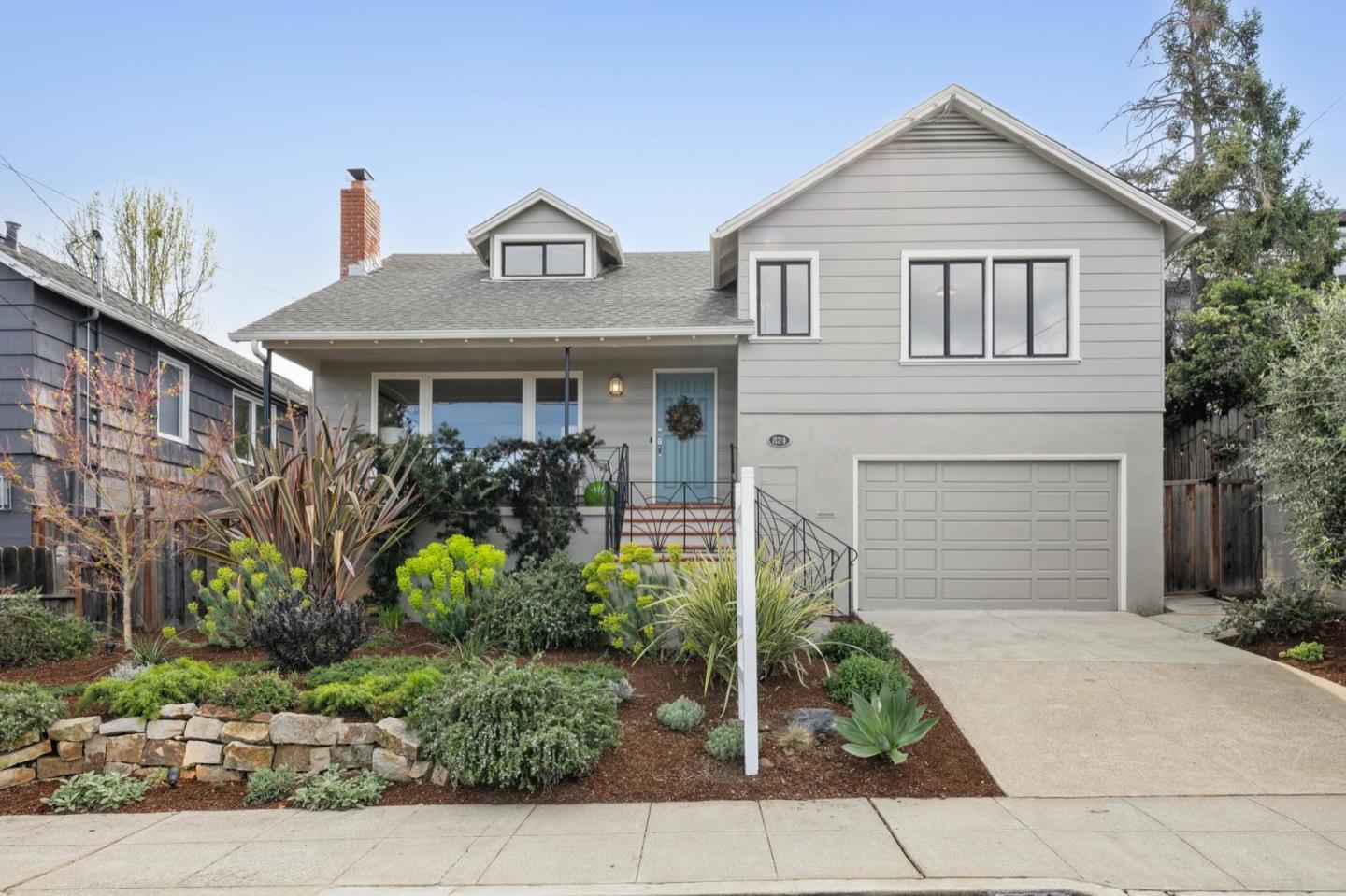 824 Orange AVE