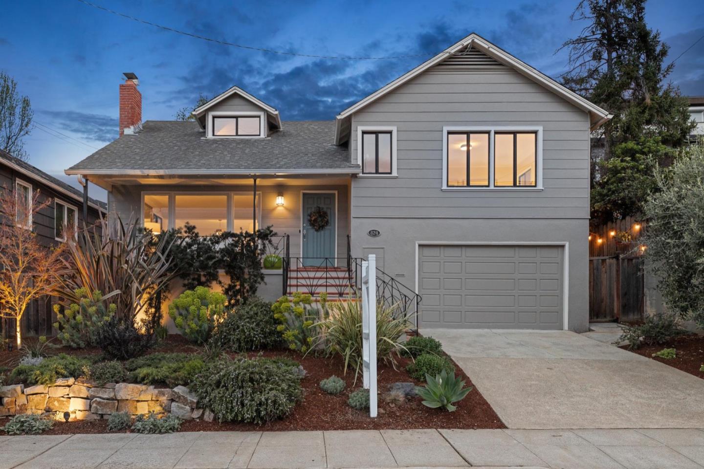 824 Orange AVE