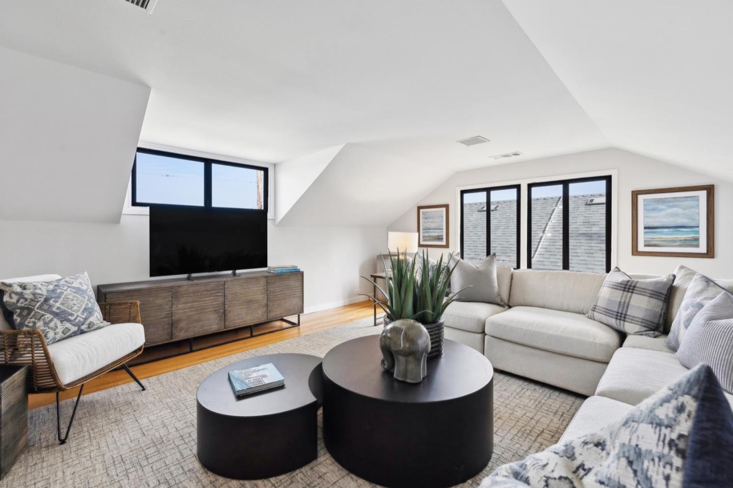 824 Orange AVE