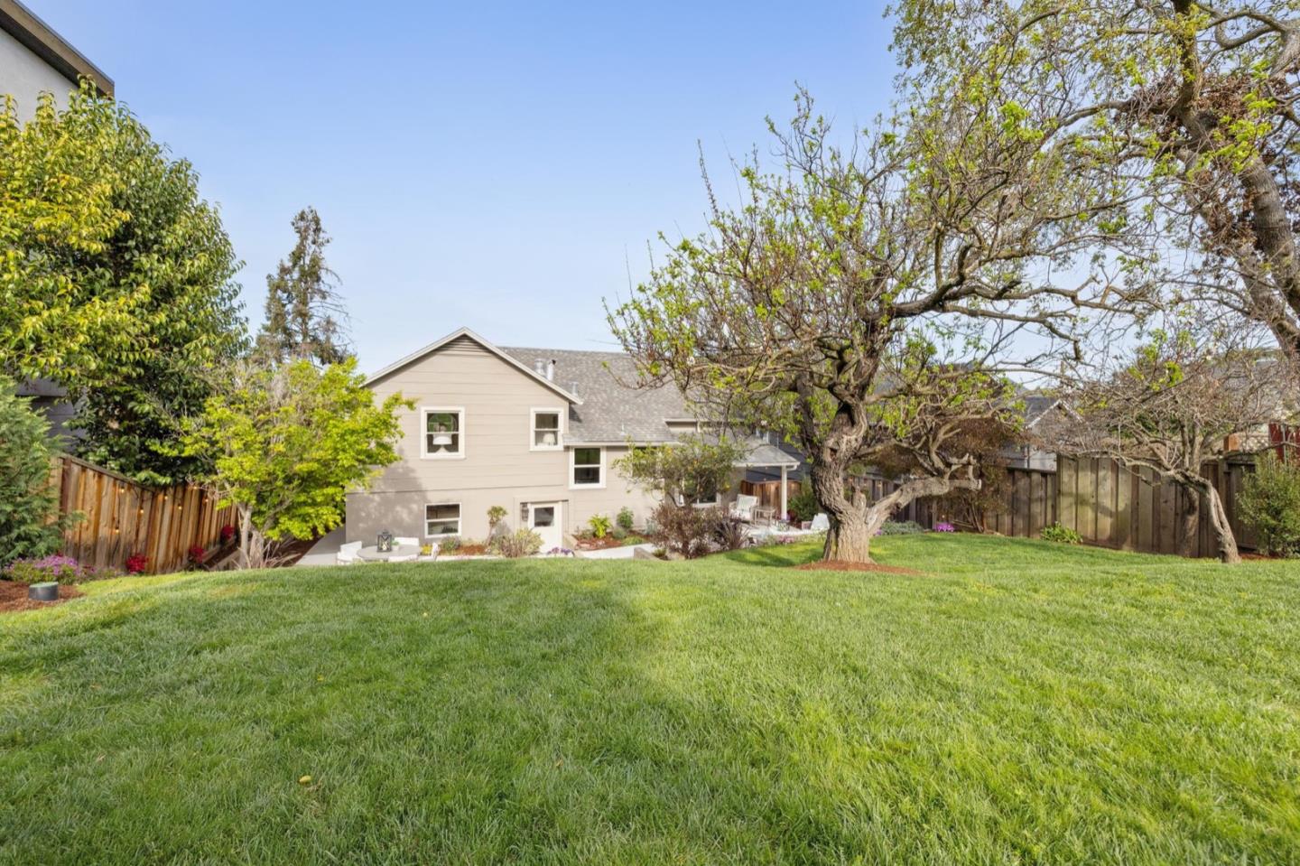 824 Orange AVE