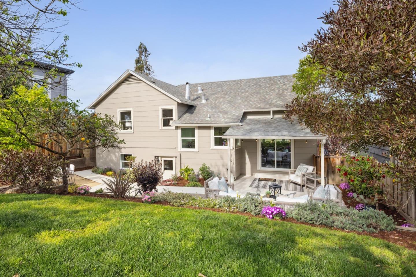 824 Orange AVE