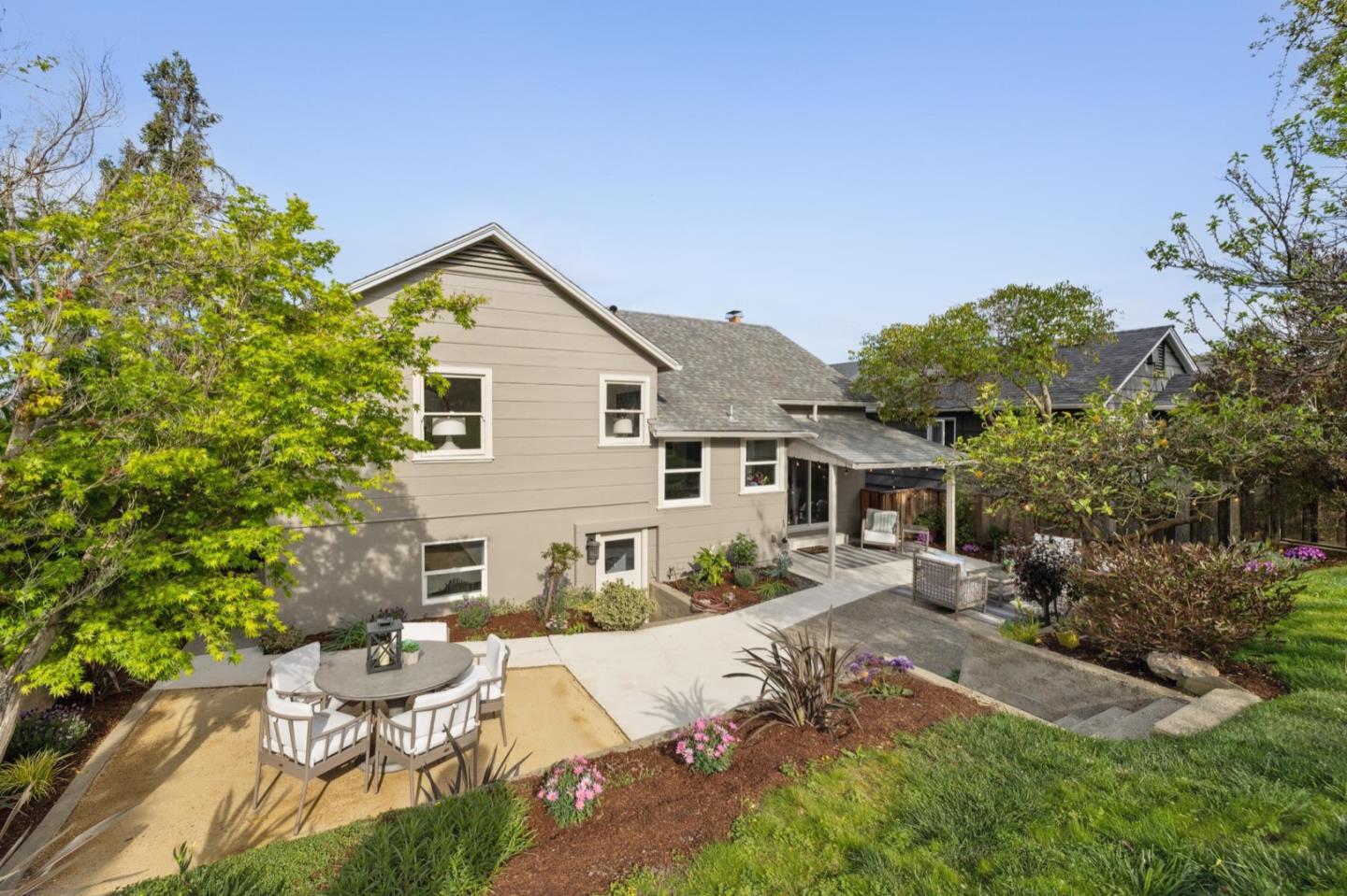 824 Orange AVE