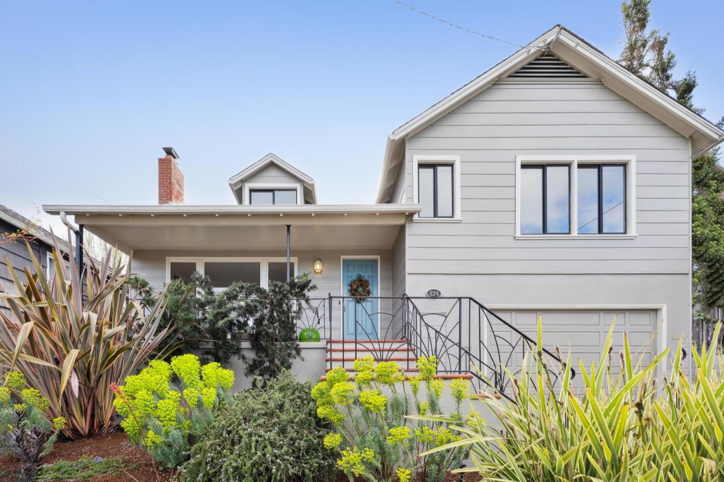824 Orange AVE