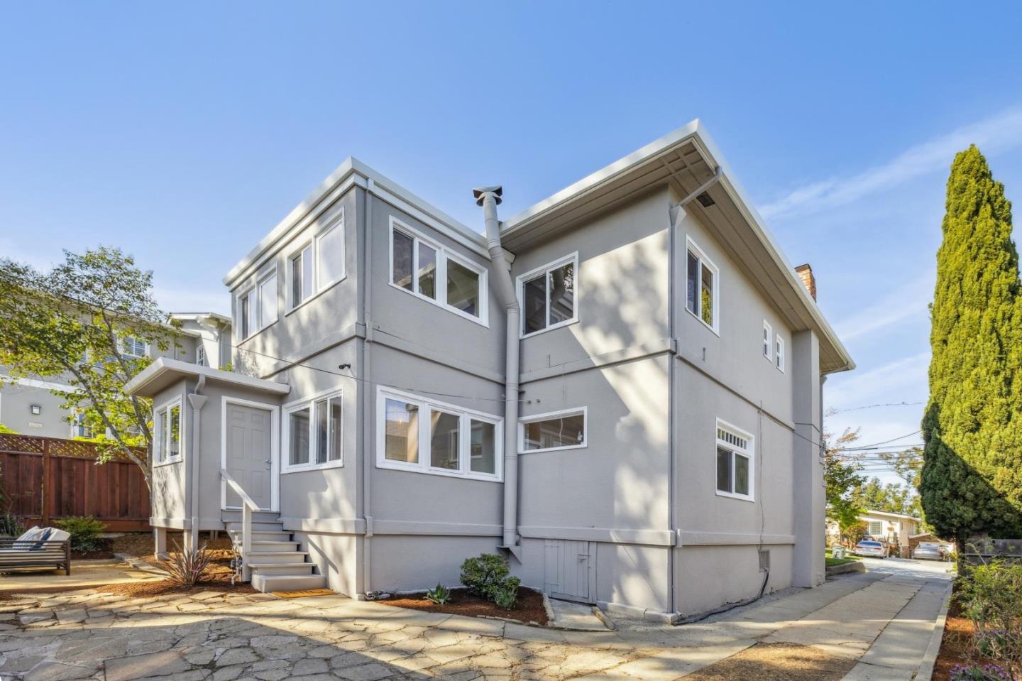 829 Edgehill DR