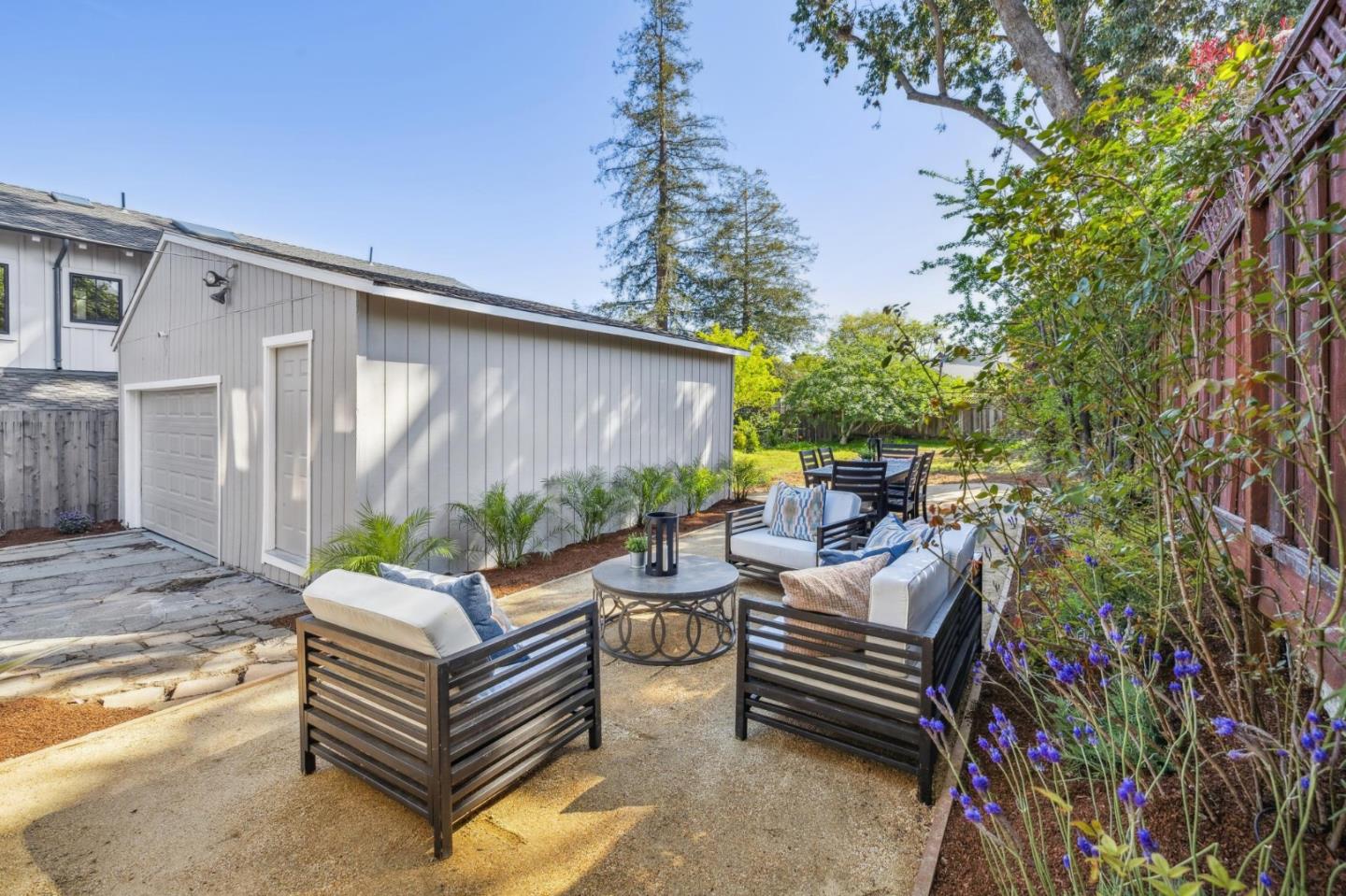 829 Edgehill DR