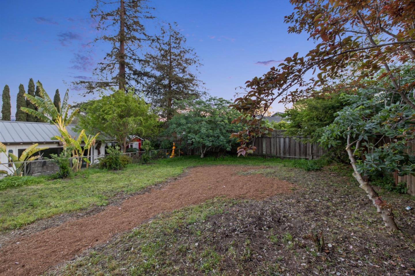 829 Edgehill DR