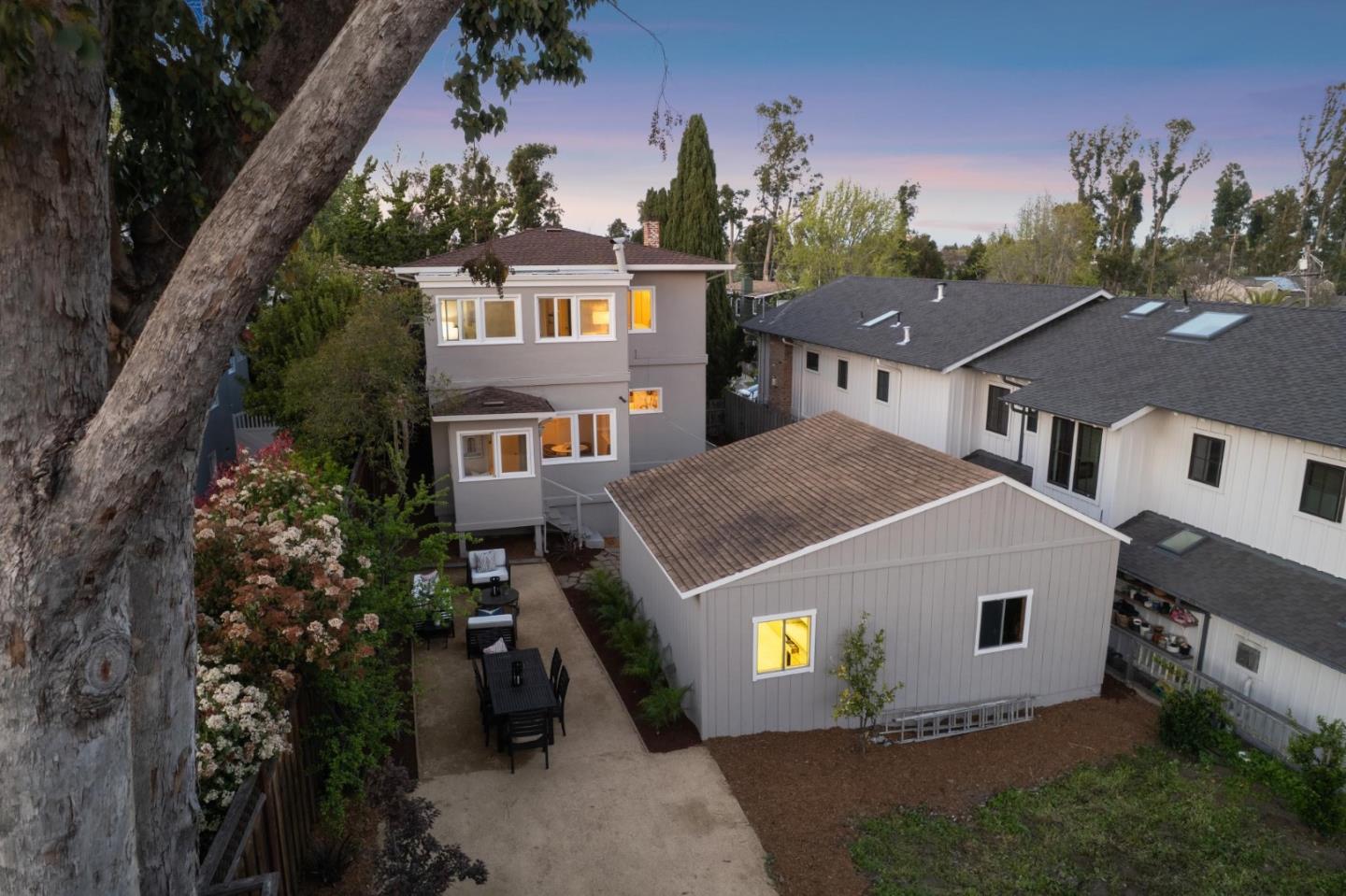 829 Edgehill DR