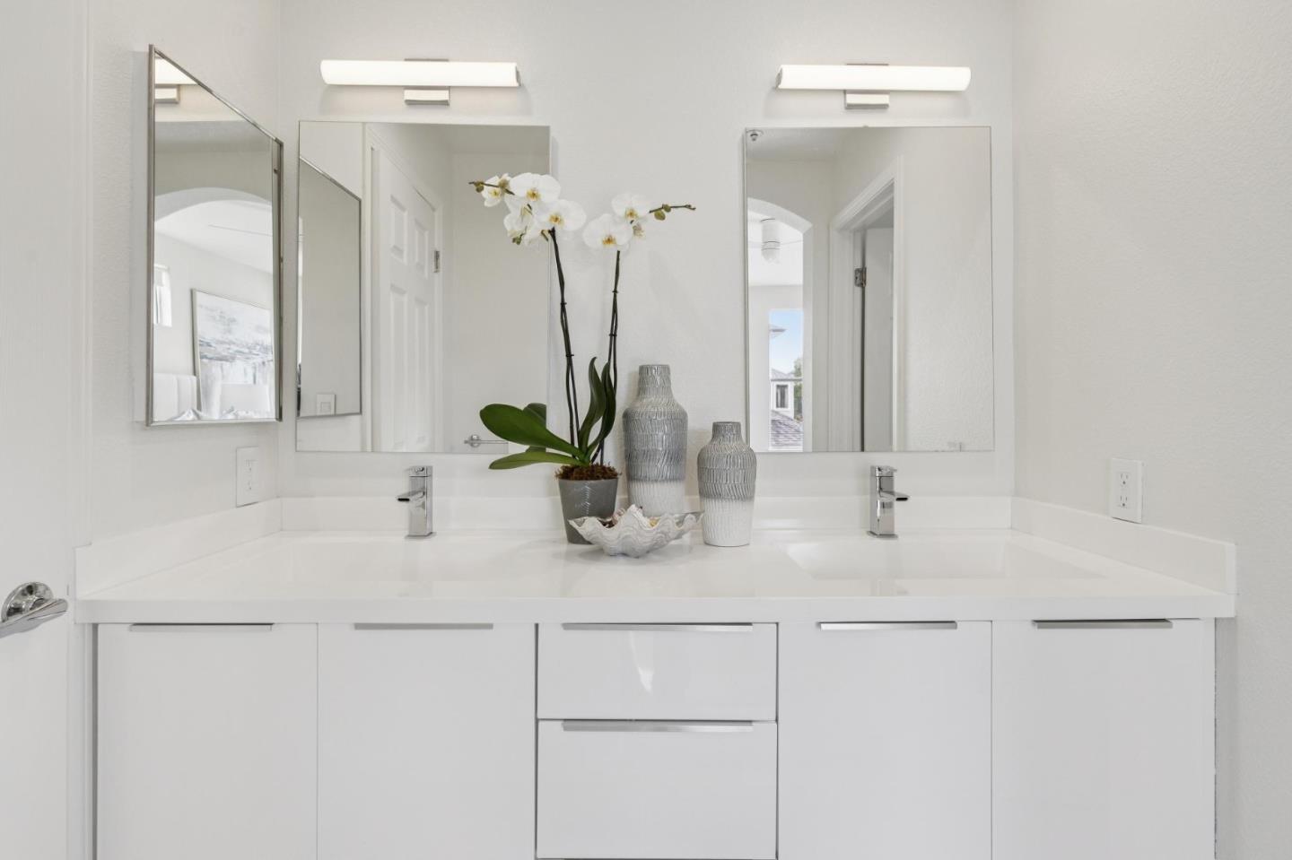 100 Baltic Circle 128