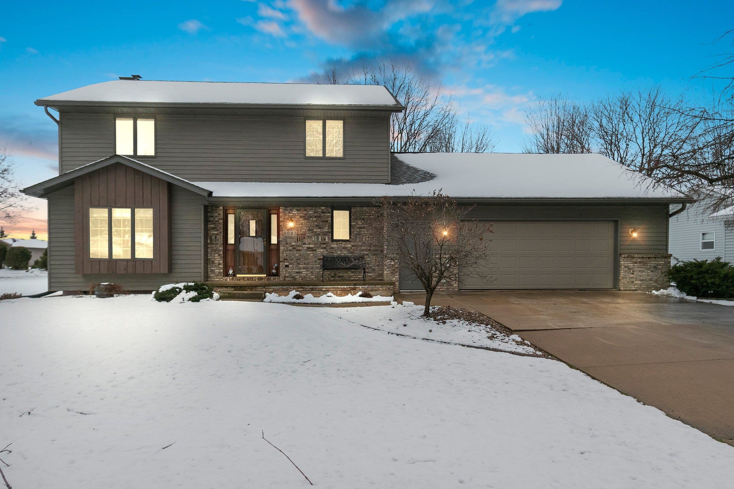 3031 E MEADOWLARK Lane