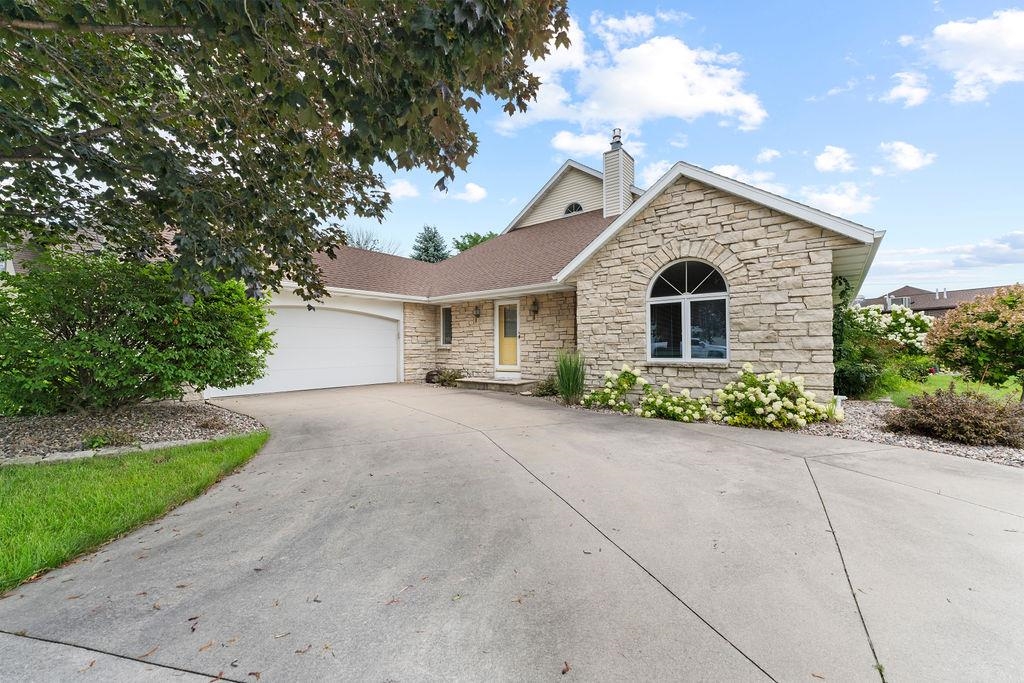 30 SPRINGBROOK CERCLE Drive