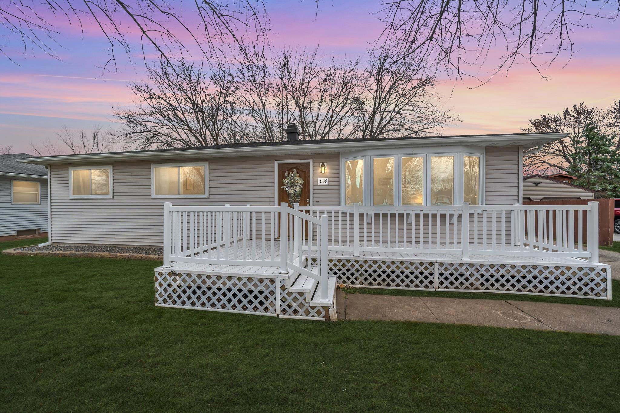 1058 MEADOW Lane
