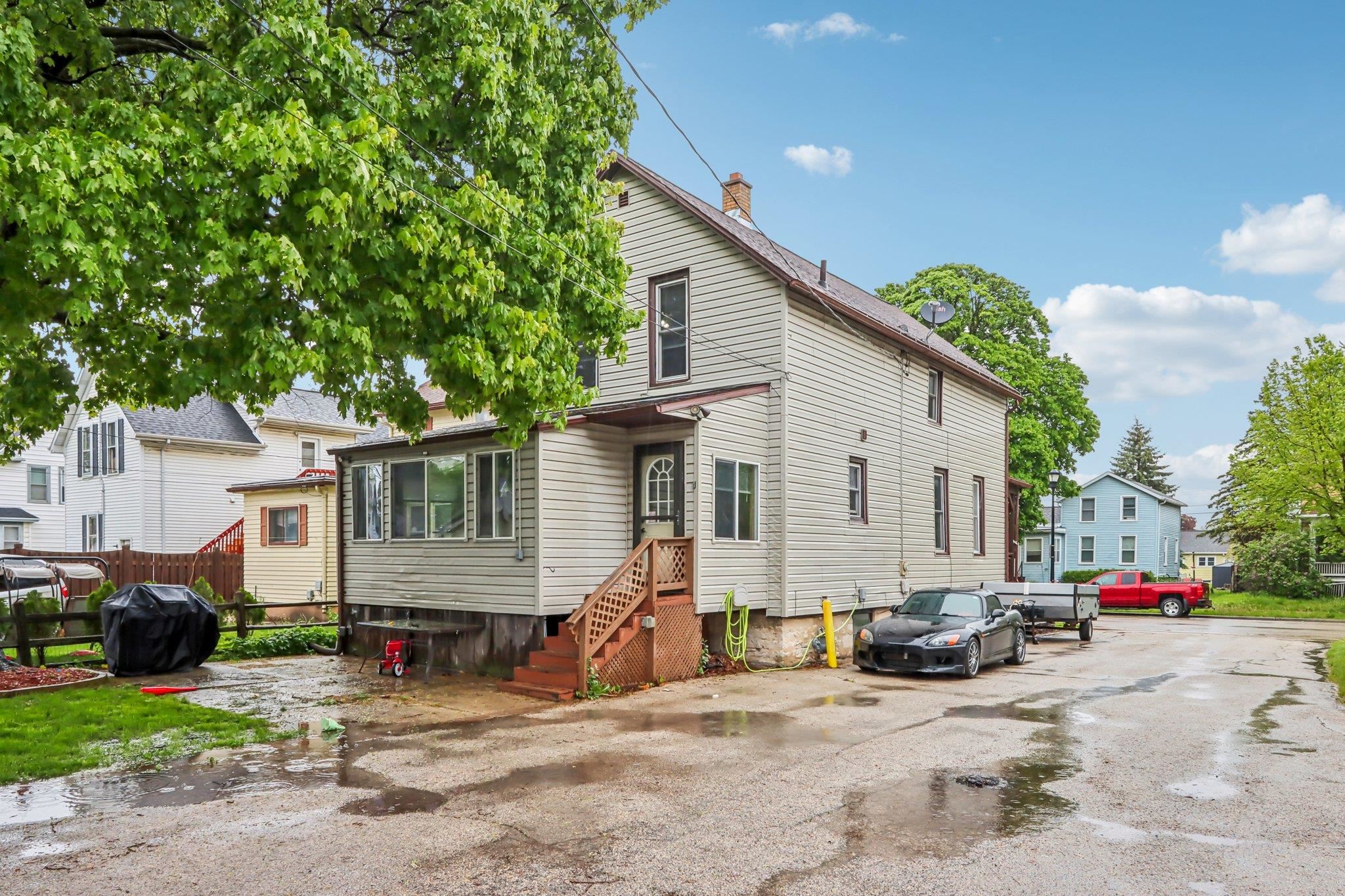 376 E 2ND Street