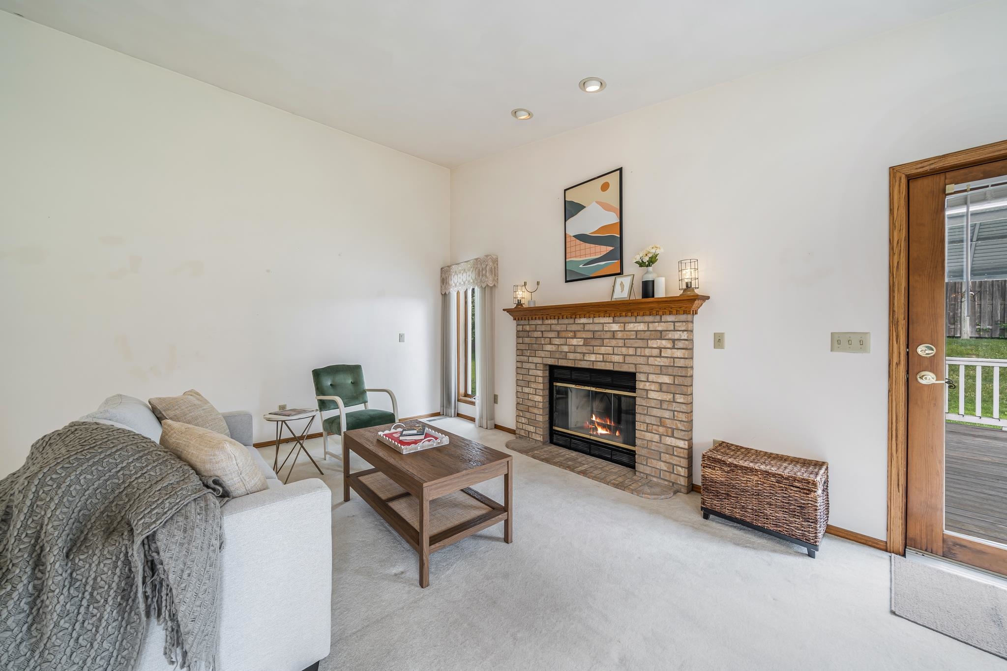 942 E MAYFIELD Drive