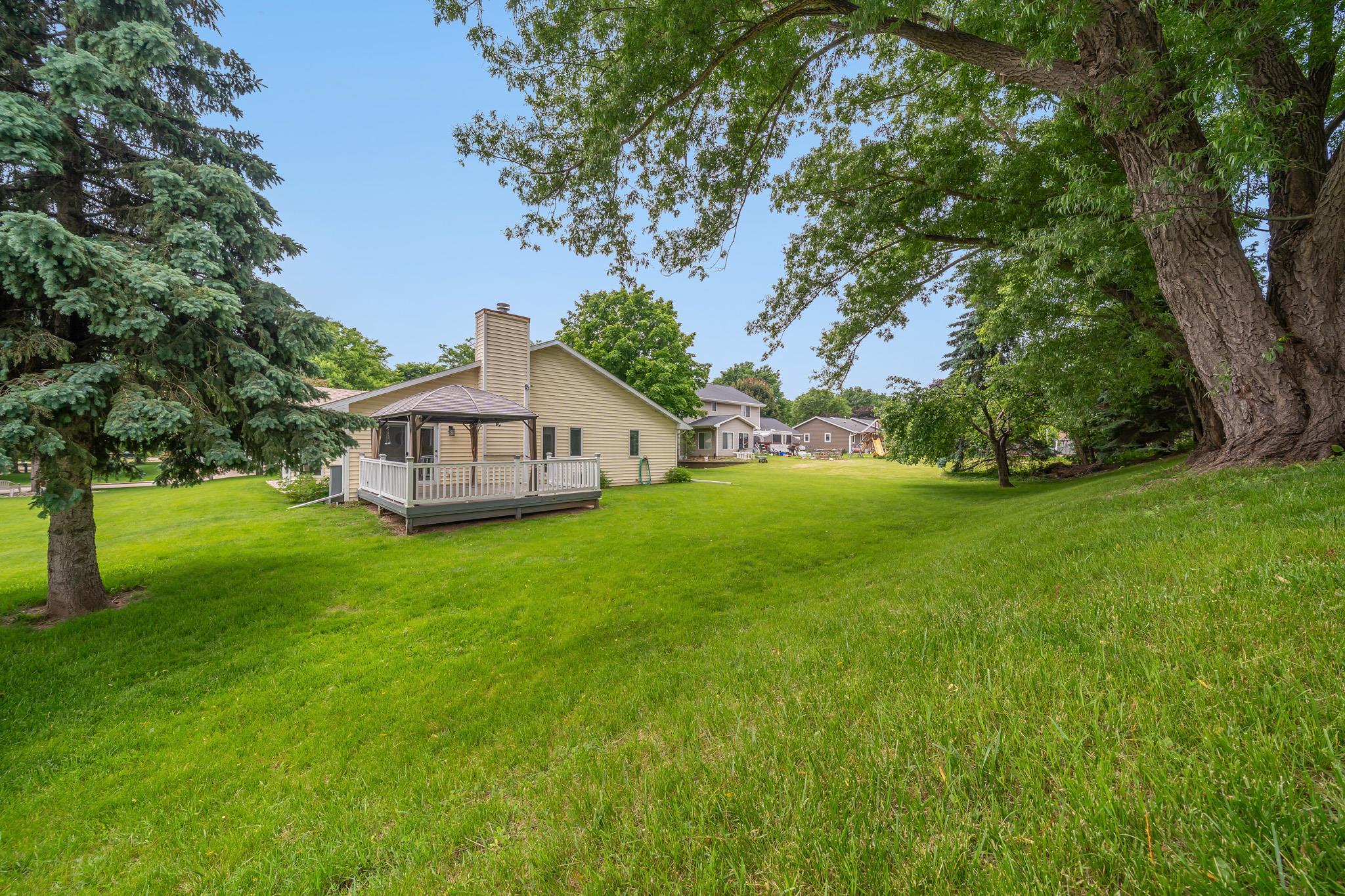 942 E MAYFIELD Drive