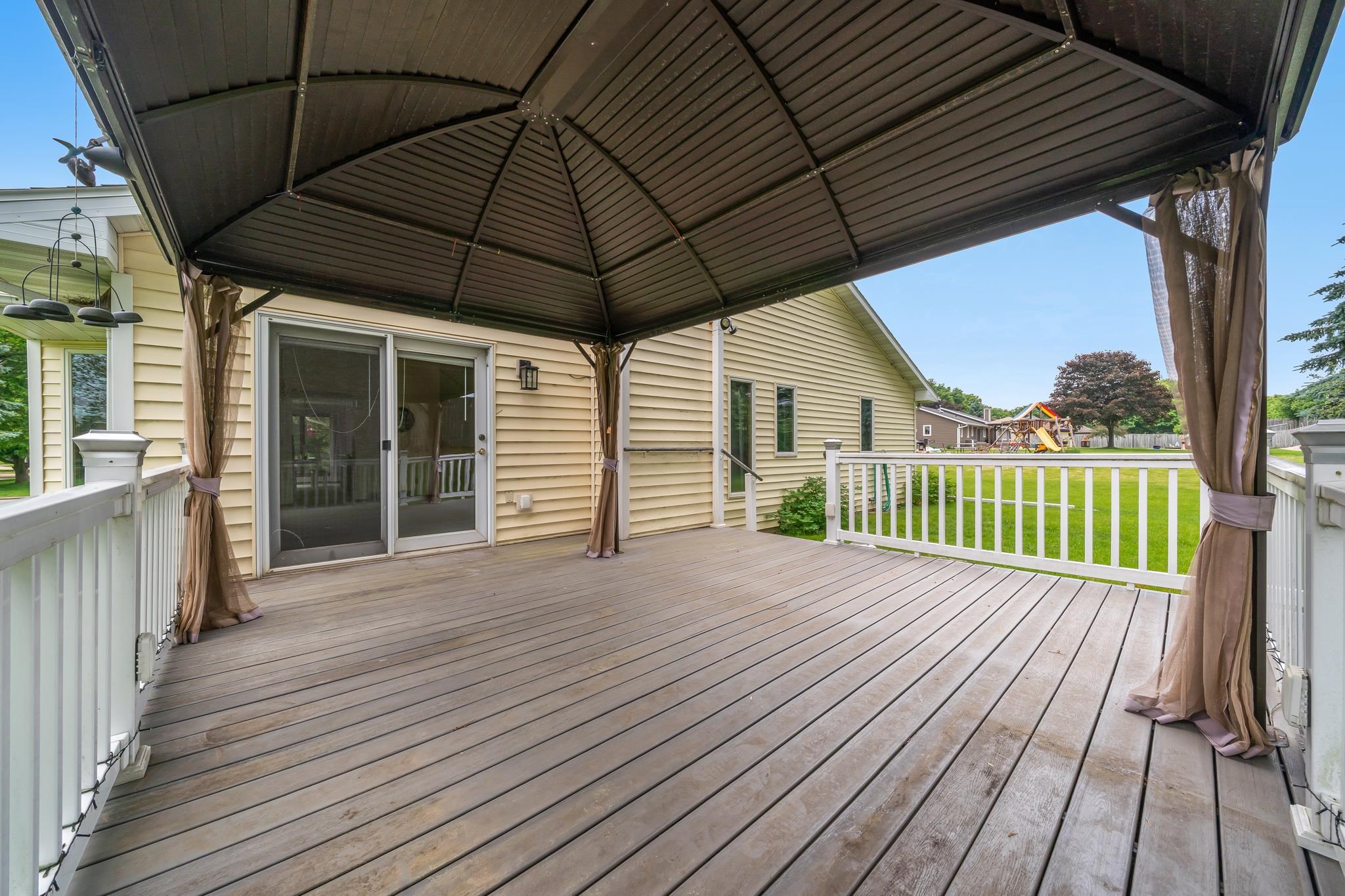 942 E MAYFIELD Drive