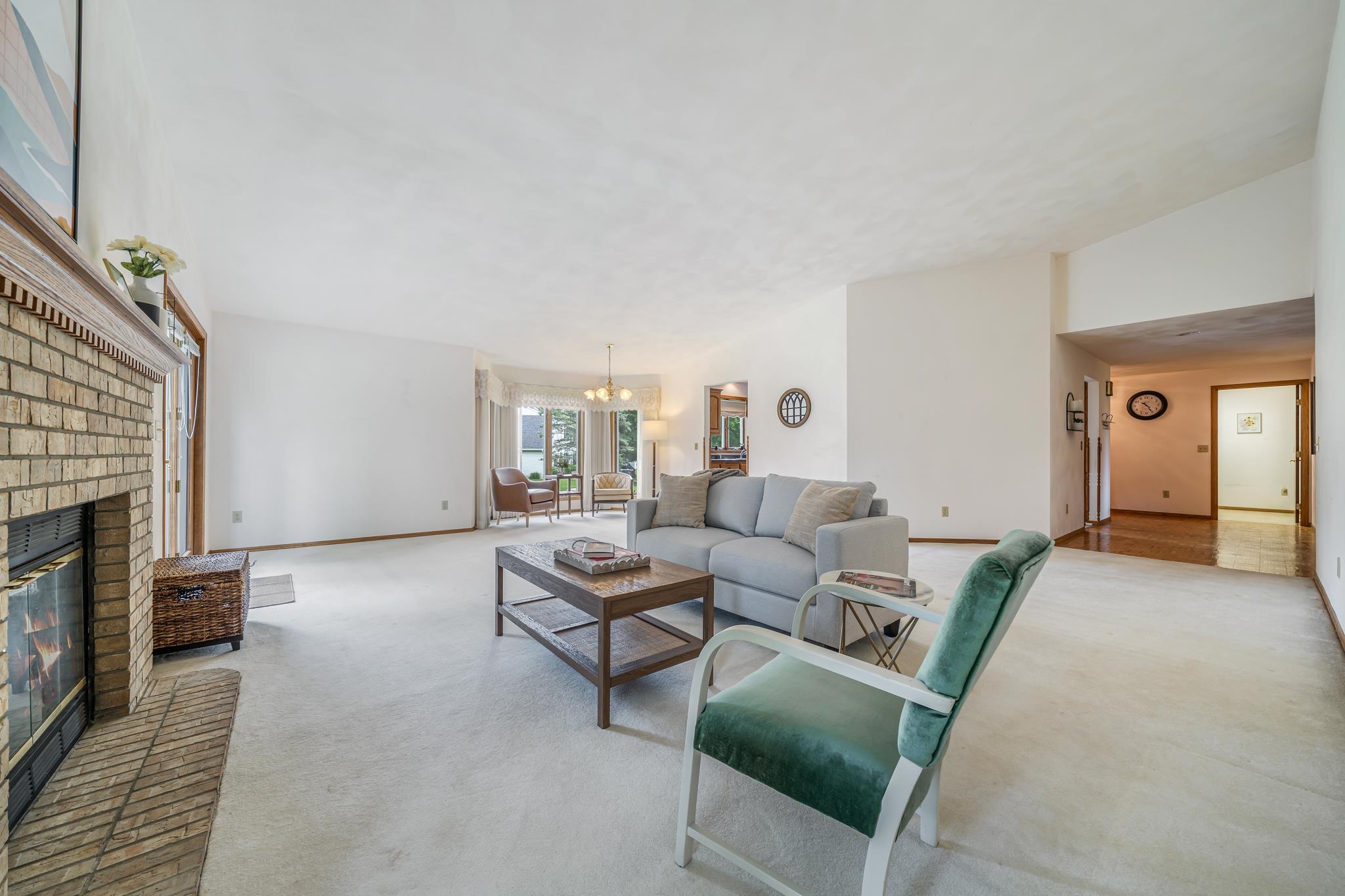 942 E MAYFIELD Drive