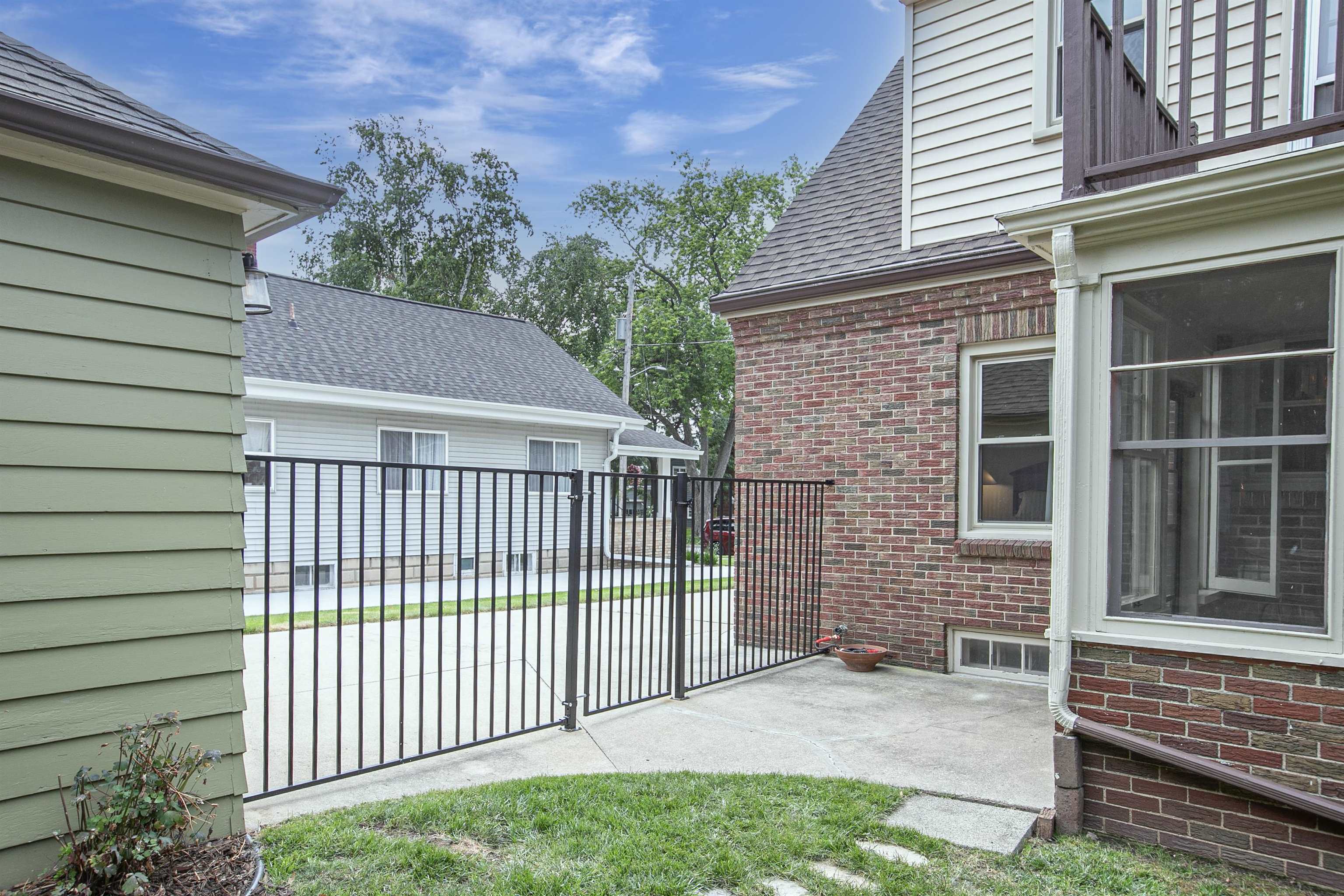 314 E RANDALL Street