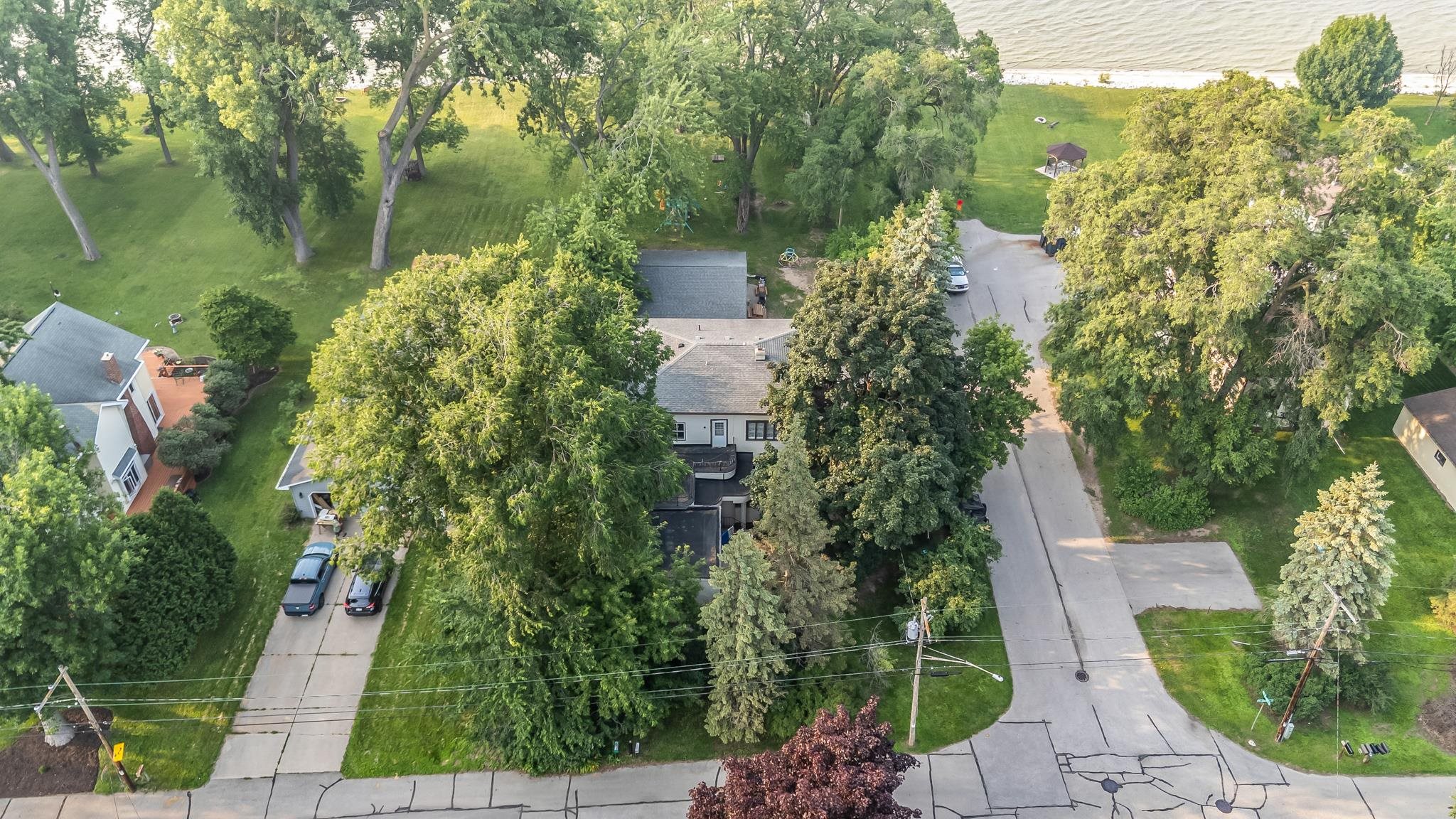 2161 LAKESIDE Place